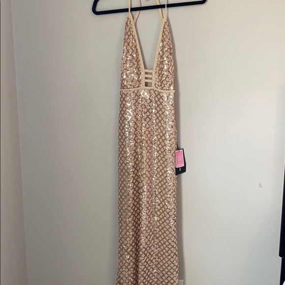 Pretty Little Things fishtail maxi - Picture 2 of 7